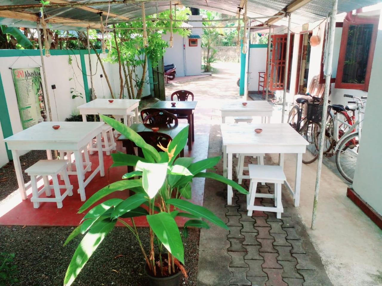 Bakery Family Guest House Mirissa Exterior photo